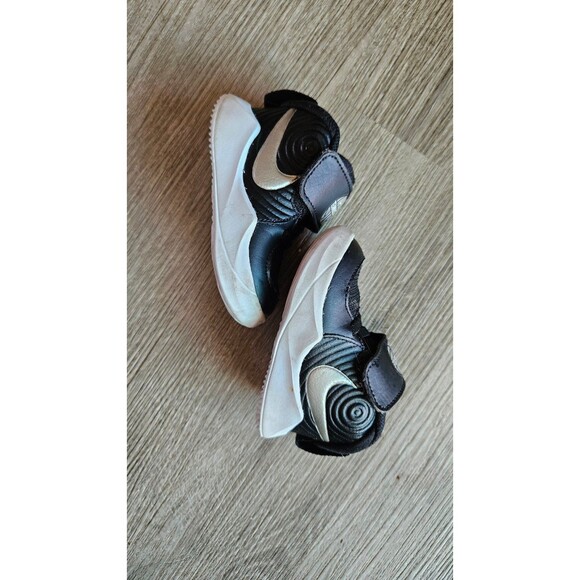 Nike team hustle baby shoes 3c black silver sneaker - Picture 4 of 4